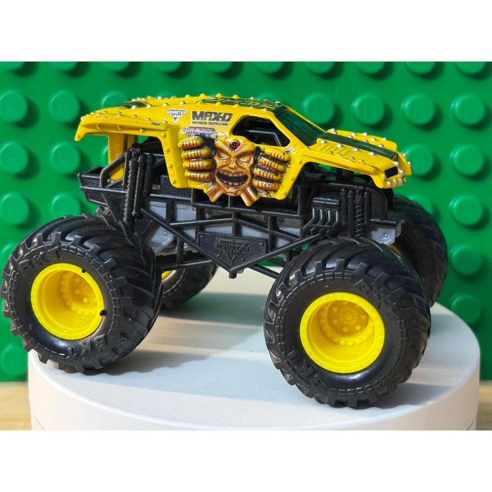 Monster Jam Max-D Maximum Destruction Yellow 1:64 Die-Cast Monster Truck 2020